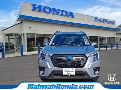 Used 2022 Subaru Forester Limited AWD/4WD image 2