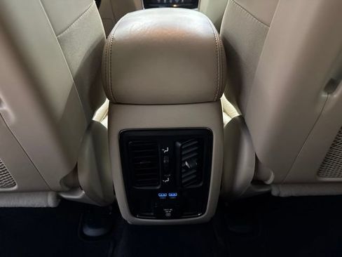 Used 2020 Jeep Grand Cherokee Limited w/ Premium Lighting Group AWD/4WD image 40