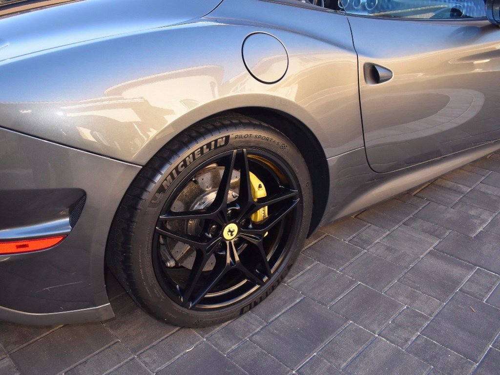 Used 2018 Ferrari California T RWD image 14