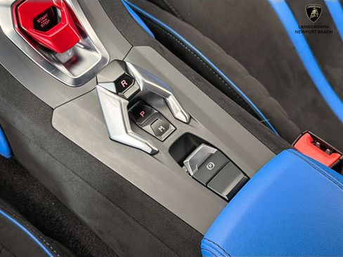 Used 2024 Lamborghini Huracan STO RWD image 17