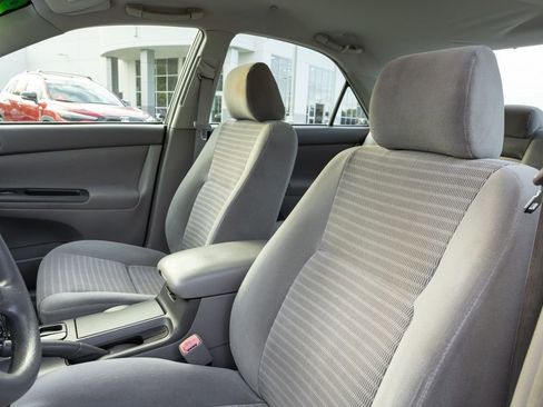 Used 2005 Toyota Camry LE FWD image 11