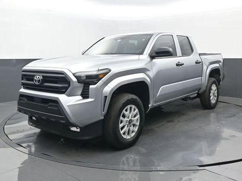 Used 2025 Toyota Tacoma SR RWD image 8
