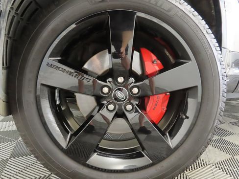 Used 2023 Land Rover Defender 110 X-Dynamic SE image 30