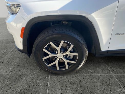Used 2024 Jeep Grand Cherokee L Limited w/ Luxury Tech Group II image 14