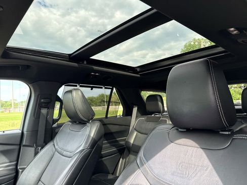 Used 2020 Ford Explorer ST w/ Premium Technology Package AWD/4WD image 9