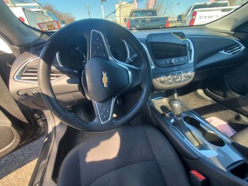 Used 2018 Chevrolet Malibu LT image 9
