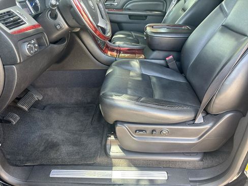 Used 2014 Cadillac Escalade Luxury AWD/4WD image 10