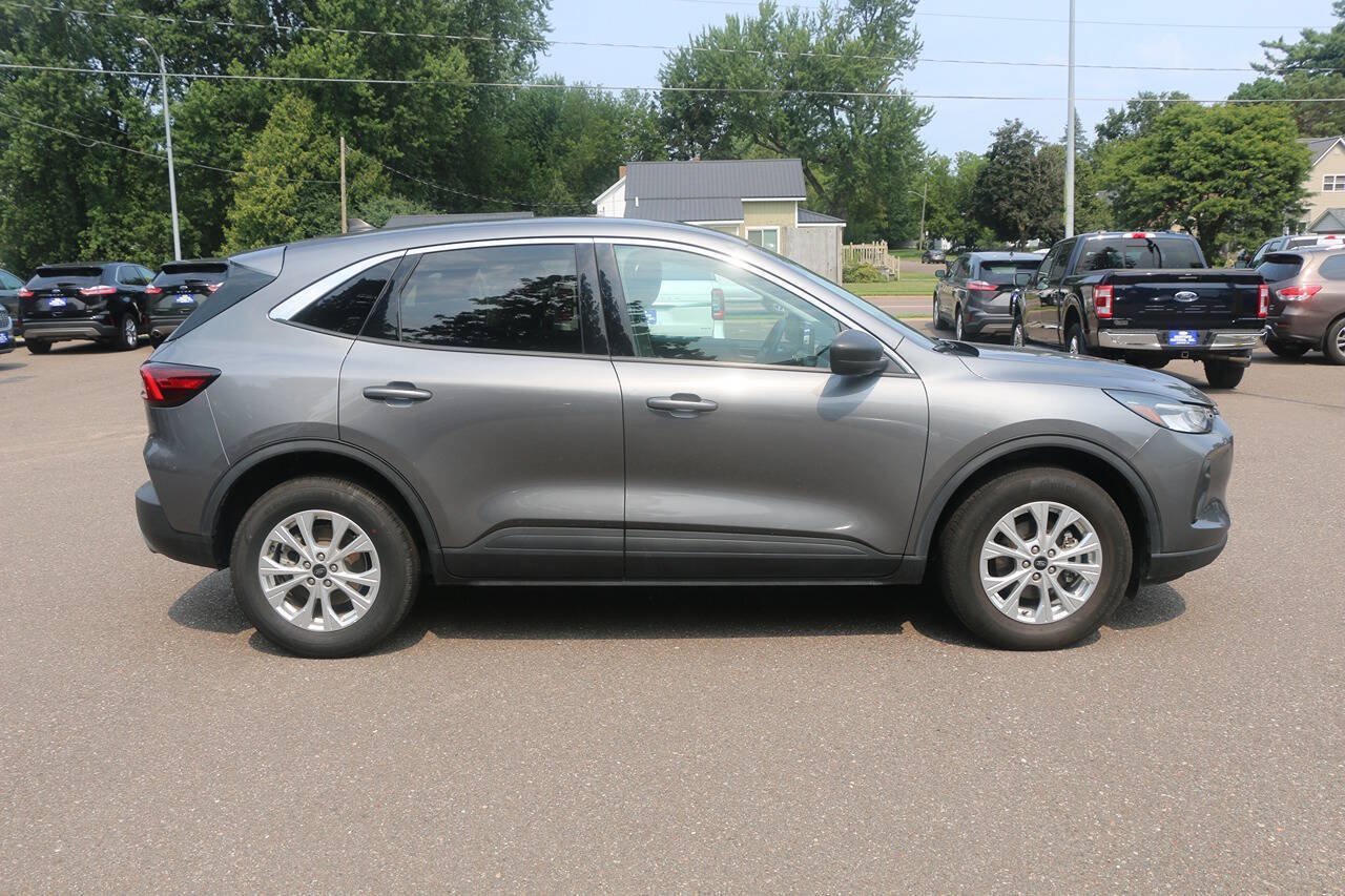 Used 2024 Ford Escape Active AWD/4WD image 2