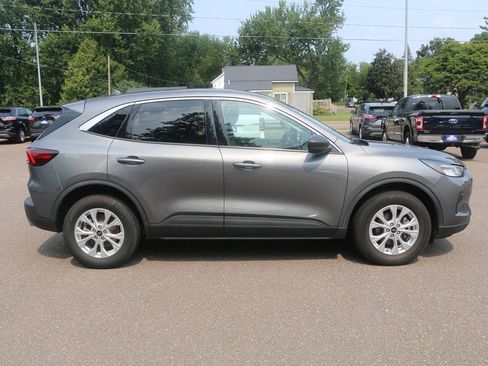 Used 2024 Ford Escape Active AWD/4WD image 2