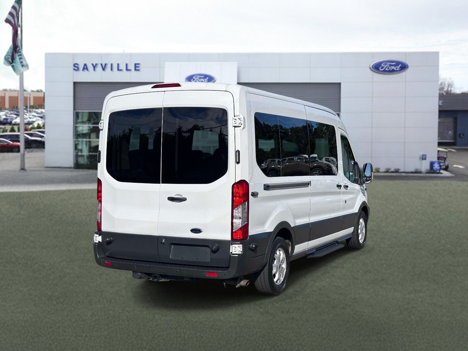 Used 2015 Ford Transit 350 XLT RWD image 5