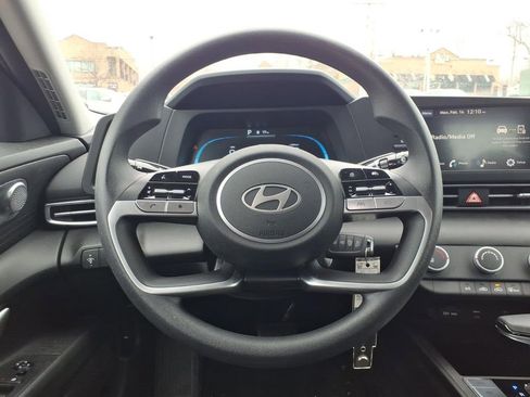 Used 2025 Hyundai Elantra SE image 19