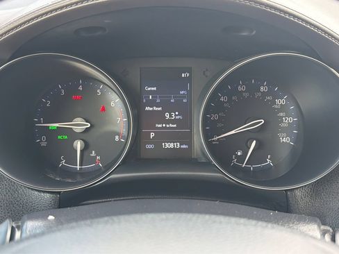 Used 2019 Toyota C-HR Limited FWD image 16