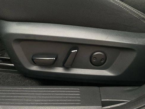 Used 2025 Nissan Rogue SV FWD image 11