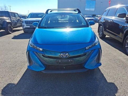 Used 2017 Toyota Prius Prime Premium image 2