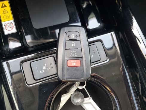 Used 2021 Toyota Prius Prime XLE image 29