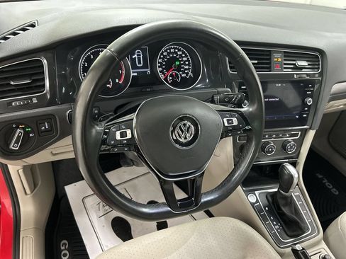 Used 2018 Volkswagen Golf SE FWD image 4