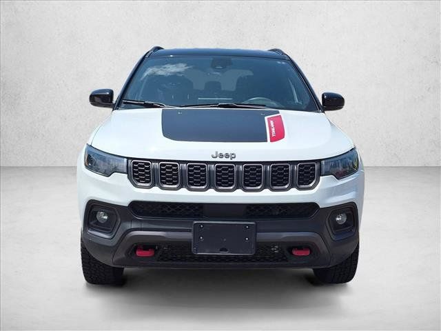 Used 2025 Jeep Compass Trailhawk w/ Trailer Tow Group AWD/4WD image 2