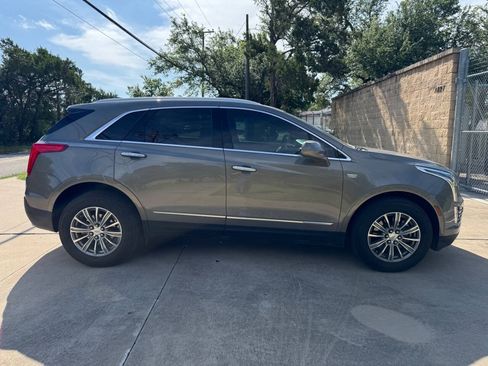 Used 2017 Cadillac XT5 Luxury w/ Driver Awareness Package FWD image 17