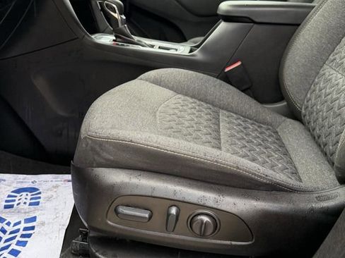 Used 2022 Chevrolet Equinox LT w/ Driver Convenience Package image 11