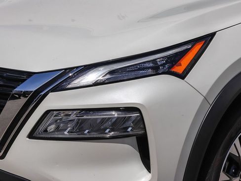 Used 2021 Nissan Rogue SV w/ Premium Package FWD image 9