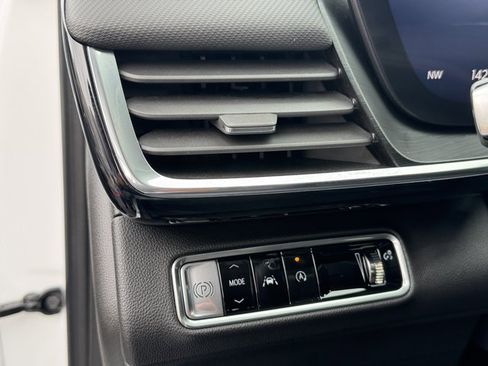 Used 2024 Buick Envision Preferred image 18