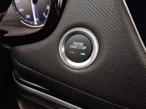 Used 2025 Cadillac XT5 Premium Luxury image 24