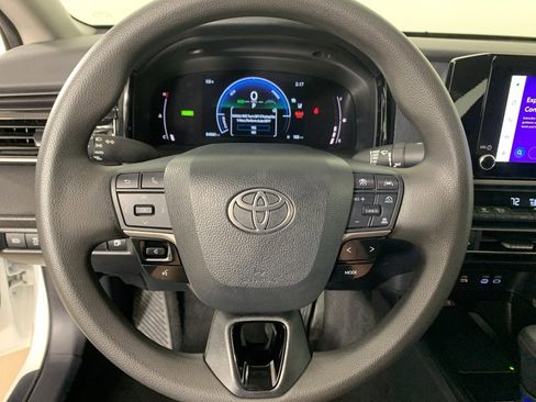 Used 2025 Toyota Camry LE image 21