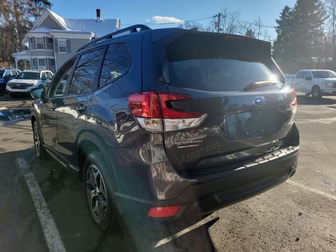 Used 2022 Subaru Forester Premium image 6