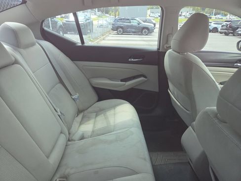 Used 2020 Nissan Altima 2.5 S FWD image 12