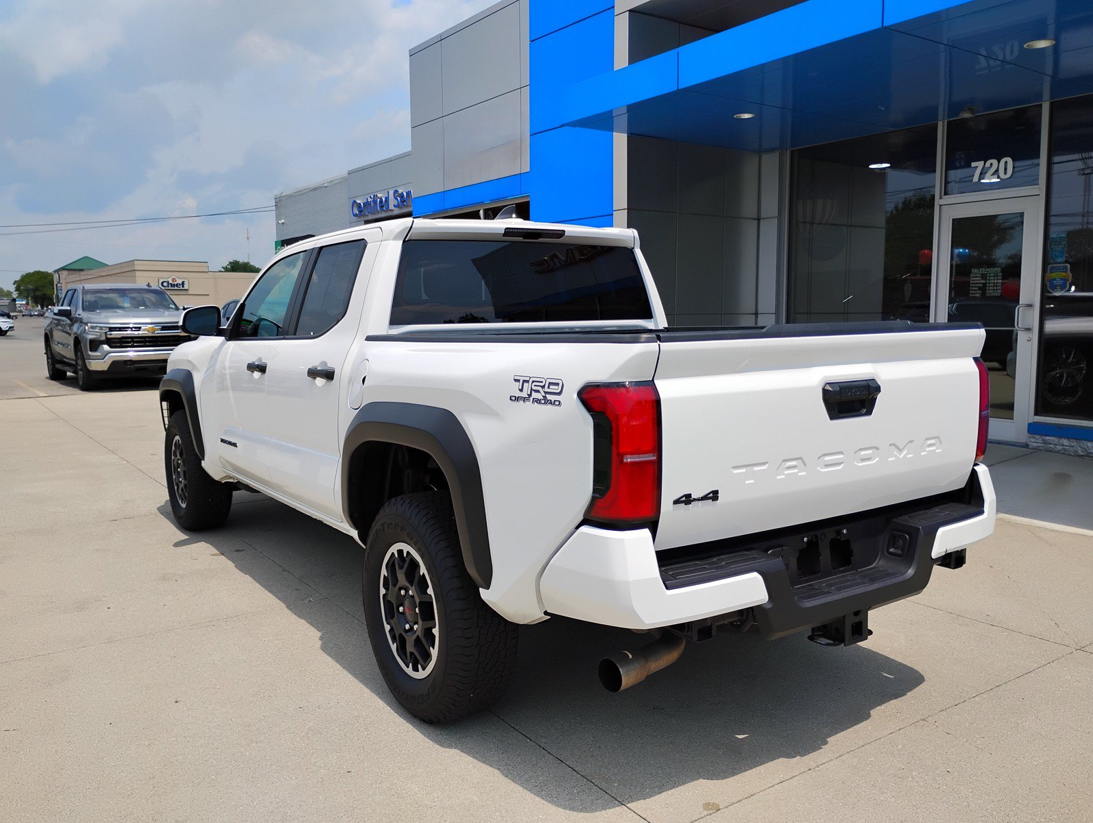 Used 2025 Toyota Tacoma TRD Off-Road AWD/4WD image 9