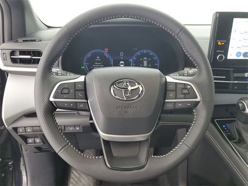 Used 2025 Toyota Sienna XSE image 23