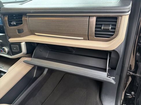 Used 2024 Ford Expedition Limited image 33