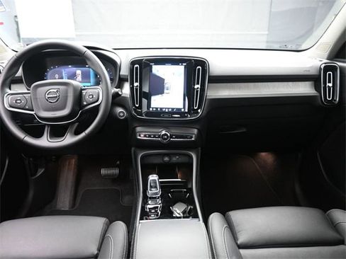 Certified 2024 Volvo XC40 B5 Plus w/ Protection Package Premier image 2