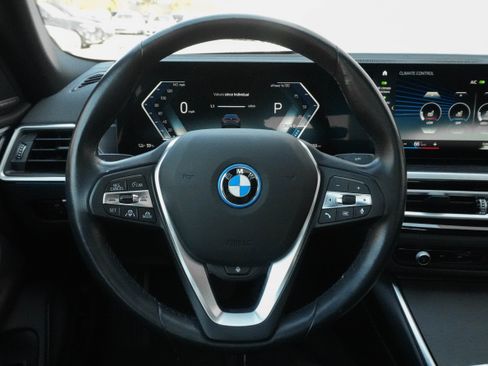 Used 2023 BMW i4 eDrive40 RWD image 18