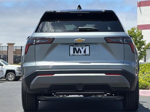 New 2026 Chevrolet Equinox LT w/ Convenience Package II FWD image 5