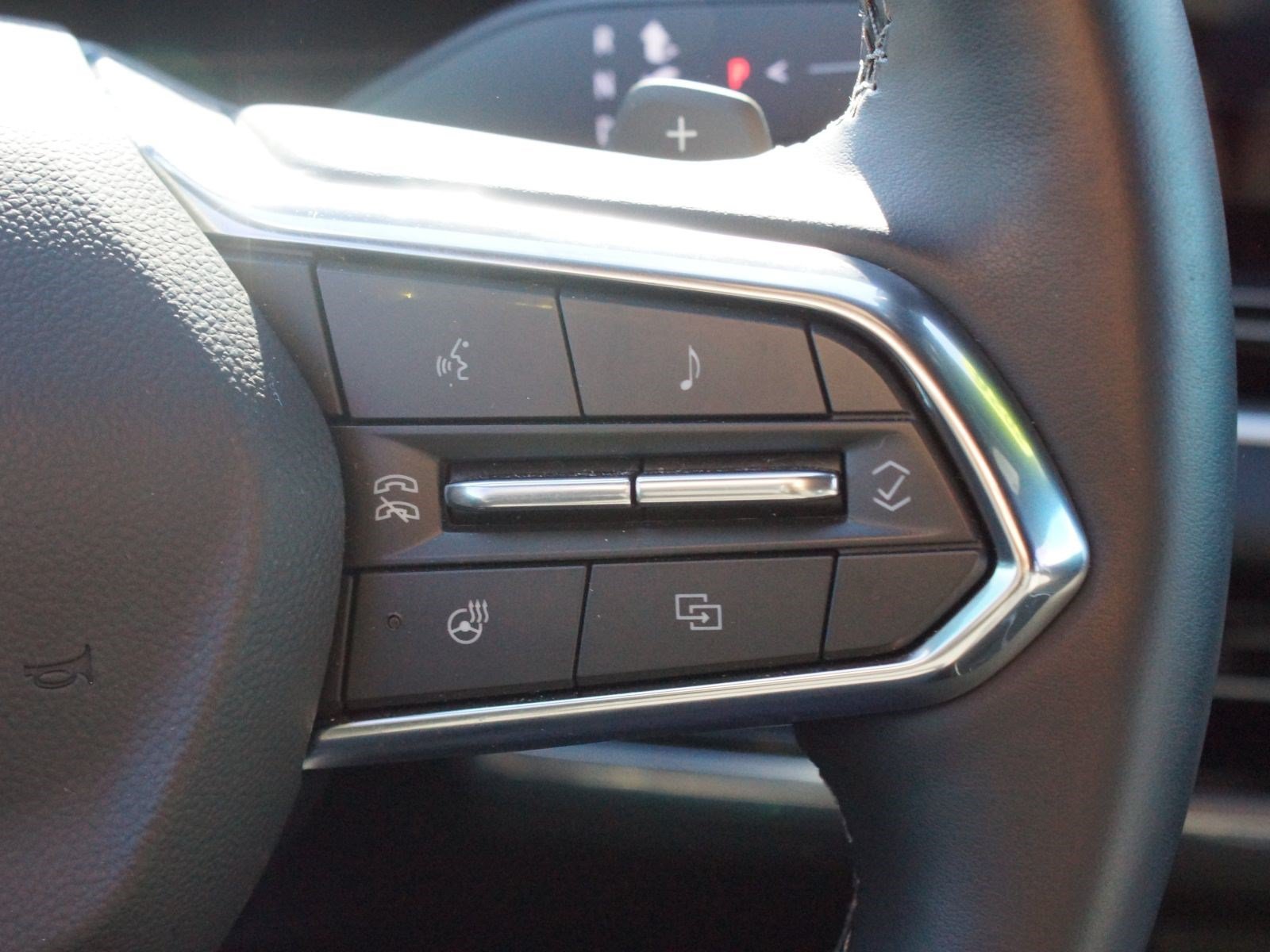 Used 2026 Chevrolet Equinox LT w/ Safety and Technology Package FWD image 10