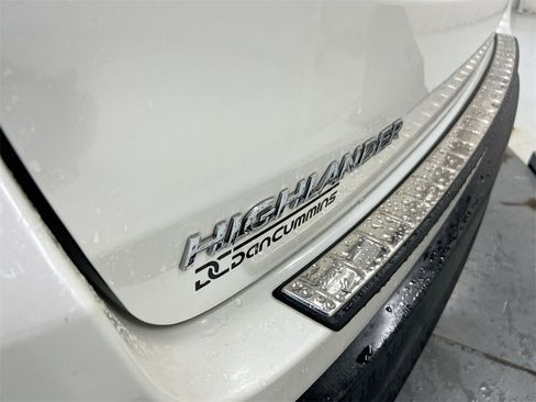 Used 2019 Toyota Highlander XLE image 27