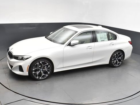 Certified 2025 BMW 330i Sedan w/ Premium Package image 31