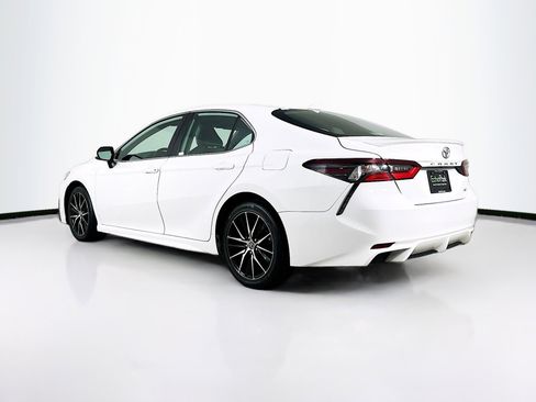 Used 2022 Toyota Camry SE image 5