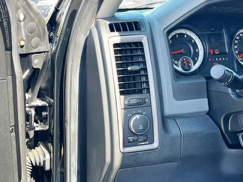 Used 2014 RAM 1500 Express RWD image 10