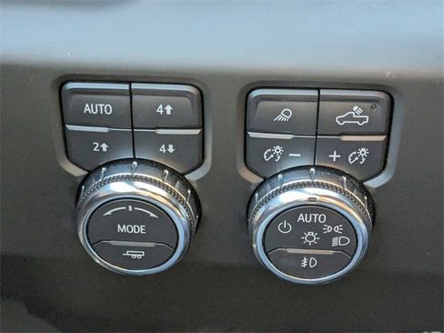 Used 2024 GMC Sierra 2500 AT4X w/ AT4X AEV Edition image 25