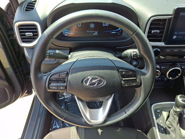 Used 2025 Hyundai Venue SEL FWD image 19