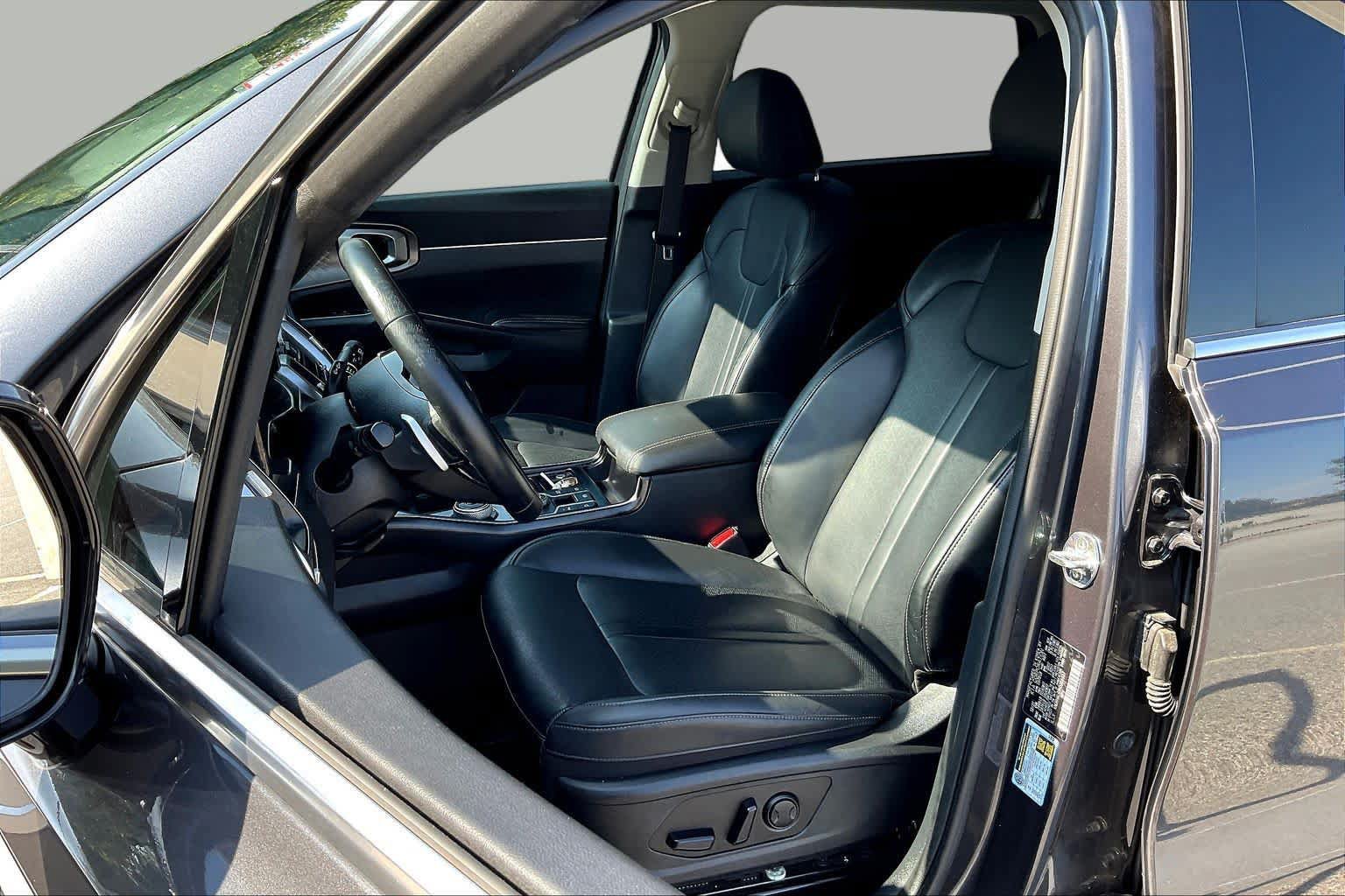 Used 2022 Kia Sorento EX w/ Panoramic Sunroof Package FWD image 8