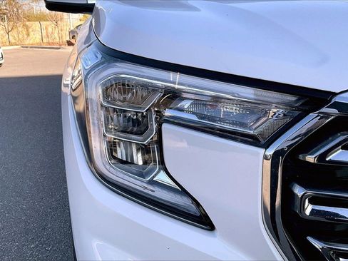 Used 2024 GMC Terrain SLT image 28