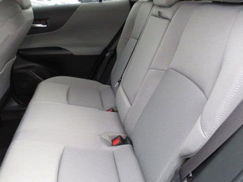 Used 2022 Toyota Venza LE image 6