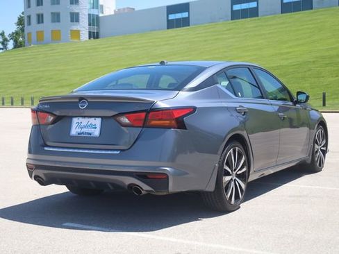 Used 2020 Nissan Altima 2.5 SR w/ Premium Package FWD image 5