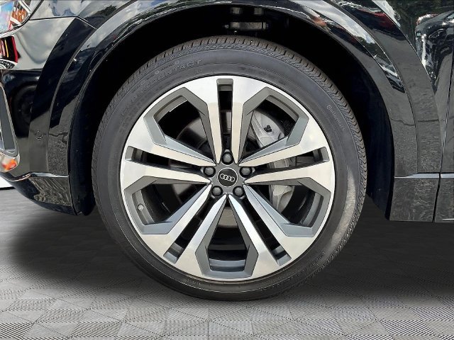 Used 2022 Audi Q8 Prestige w/ Prestige Package AWD/4WD image 35