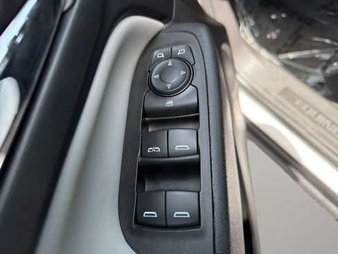 Used 2024 Chevrolet Equinox LS FWD image 17