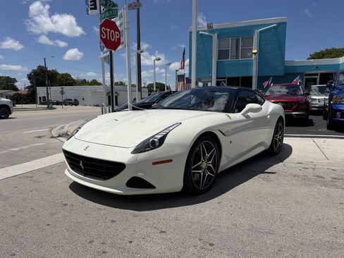 Used 2015 Ferrari California T RWD image 2