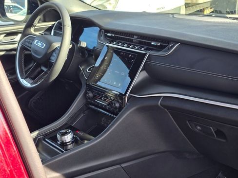 Certified 2024 Jeep Grand Cherokee Altitude image 7